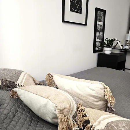White Grzybowska Apartment *