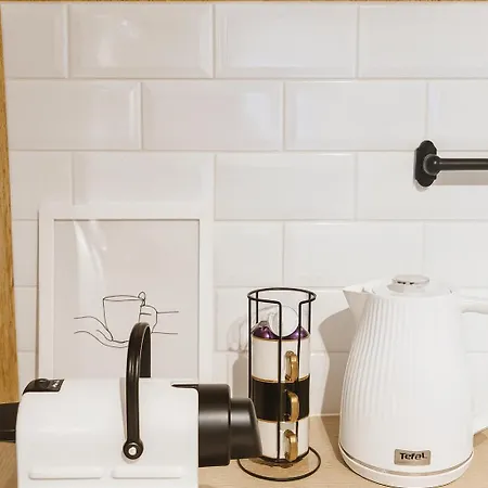 White Grzybowska شقة