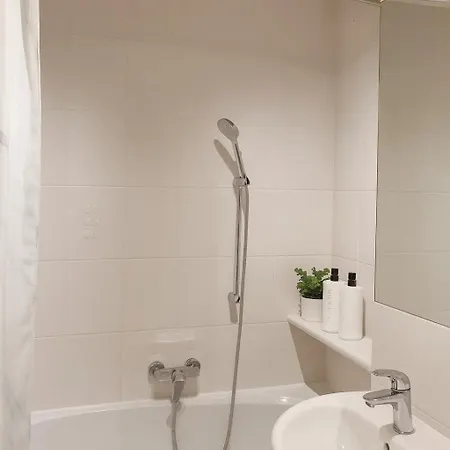 White Grzybowska Апартаменты Варшава