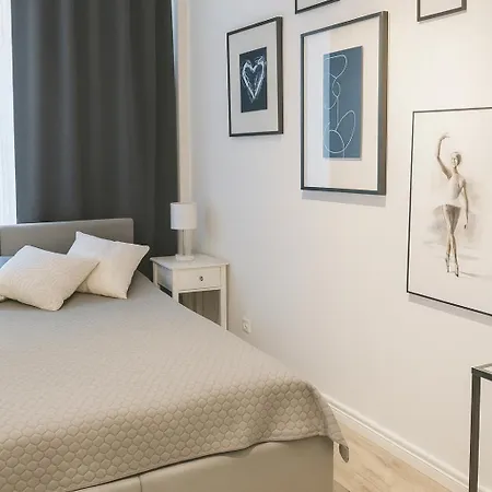 White Grzybowska Appartement