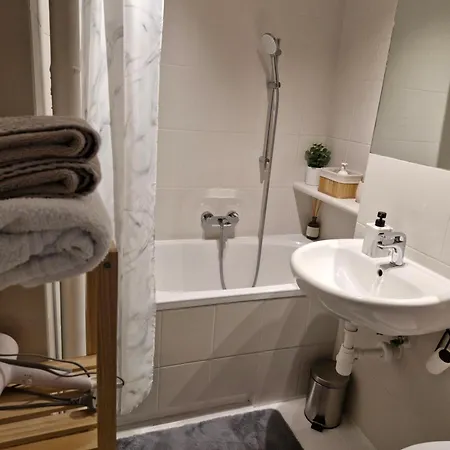 White Grzybowska Apartmán *